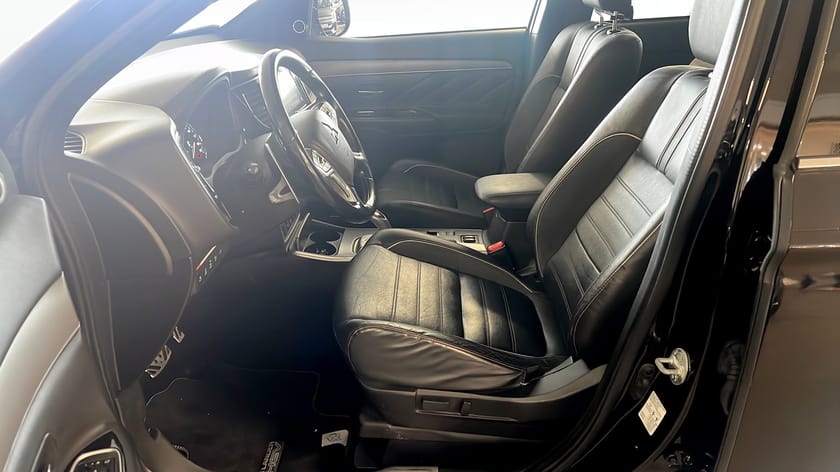 Bild 5 av Mitsubishi Outlander PHEV P-hev 4WDTaklucka Skinn Drag