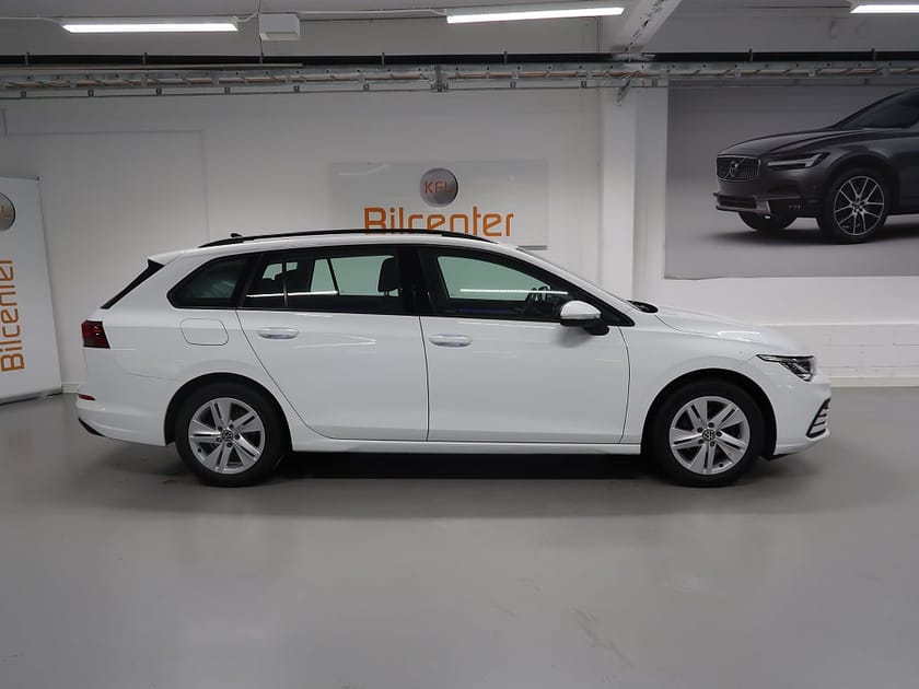 Bild 5 av Volkswagen Golf Sportscombi 1.5 eTSI V-Däck ingår Cockpit-CarPlay-Rattvärme-Adaptiv