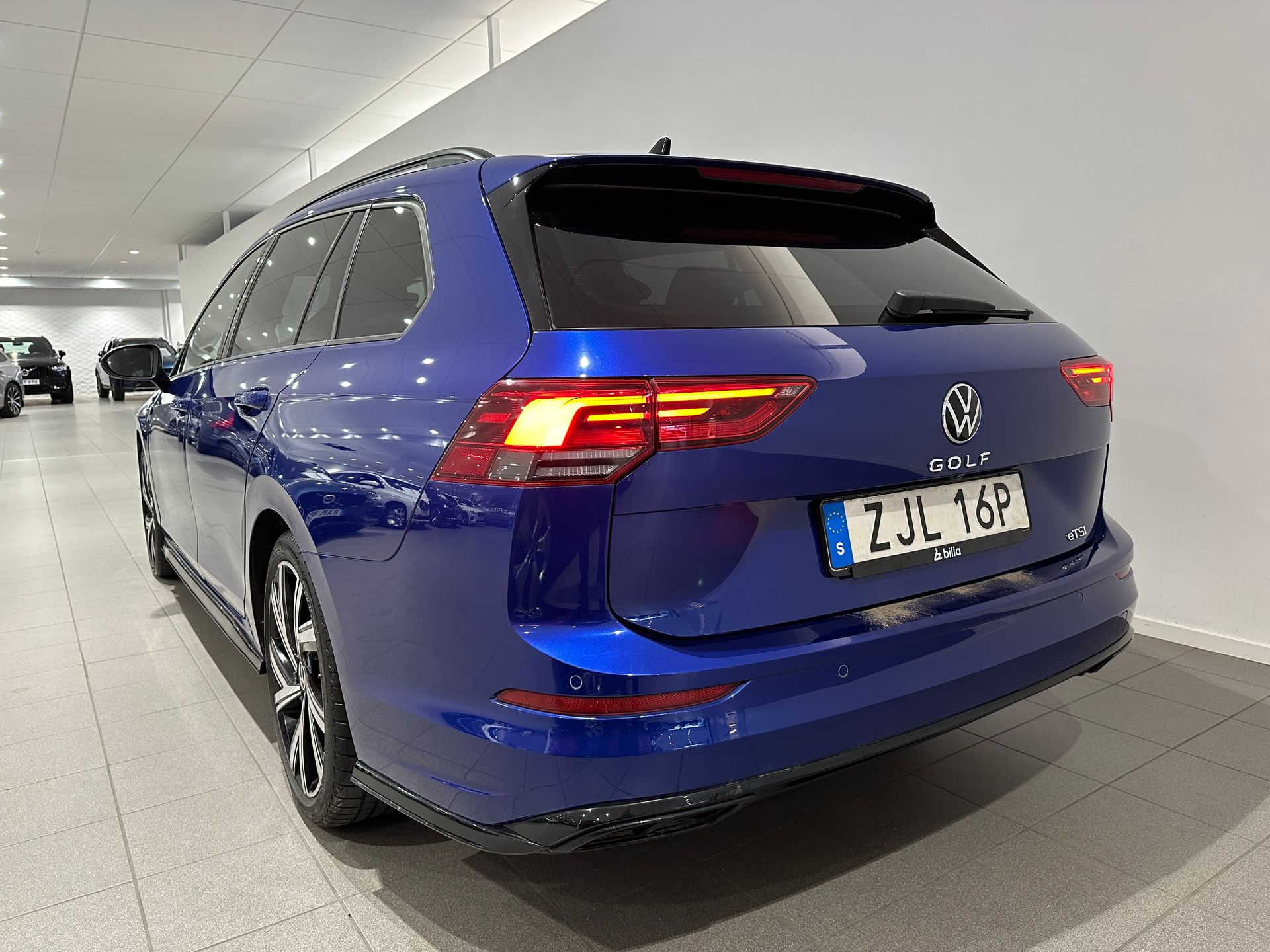 Volkswagen Golf 2023, photo 2/10