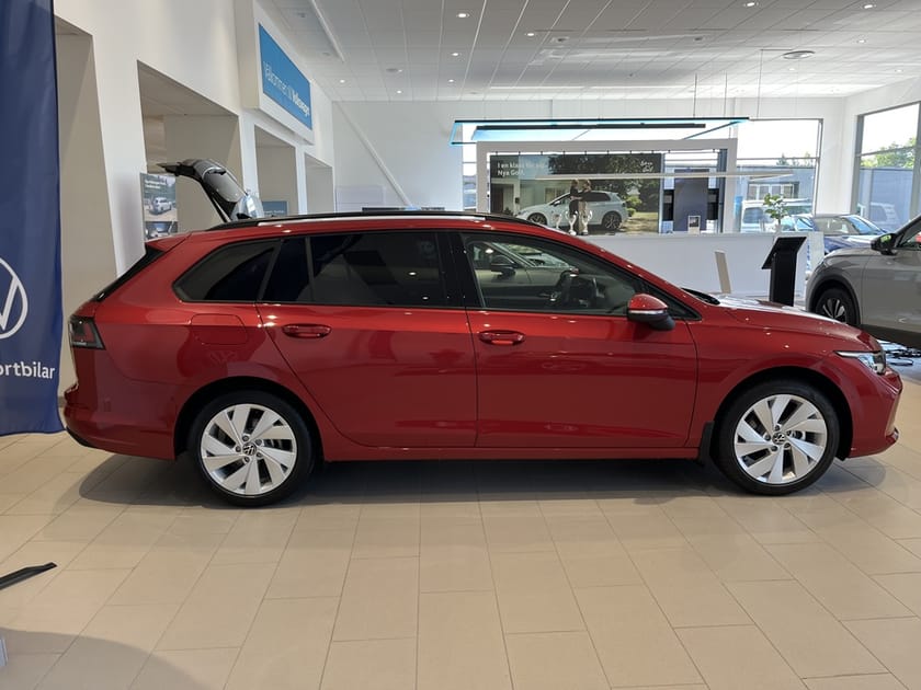 Bild 3 av Volkswagen Golf Sportscombi LIFE 1,5 ETSI 150 Drag & Värmare
