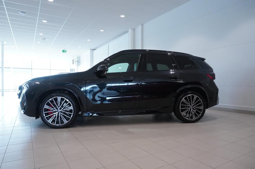 Bild 3 av BMW iX1 eDrive20 M Sport Pro Fully Charged Drag H K DA