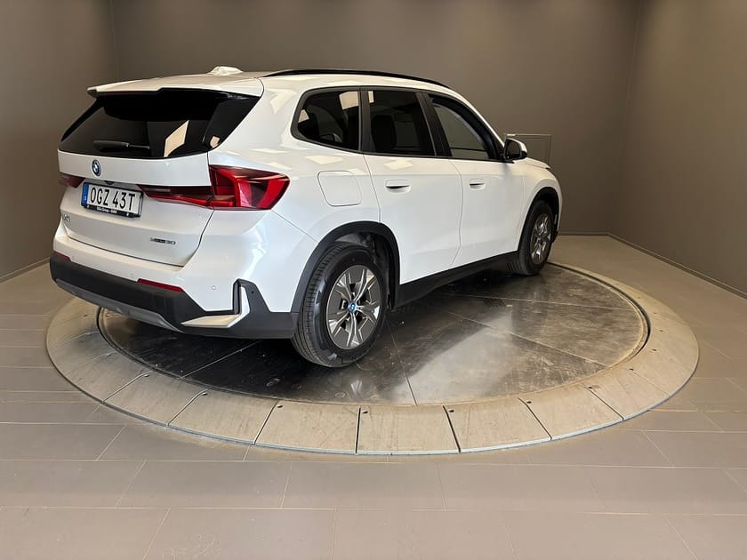 Bild 5 av BMW iX1 xDrive30 Dragkrok Rattvärme Backkamera