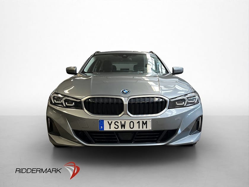 Bild 2 av BMW 330e xDrive Touring 292hk Widescreen HuD Navi Värmare Halvskinn