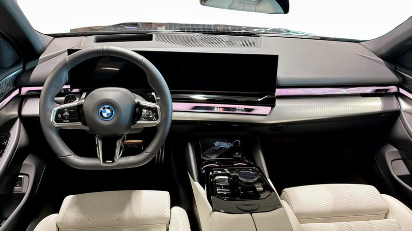 Bild 4 av BMW 530e xDrive Touring M Sport Business Drag B&W