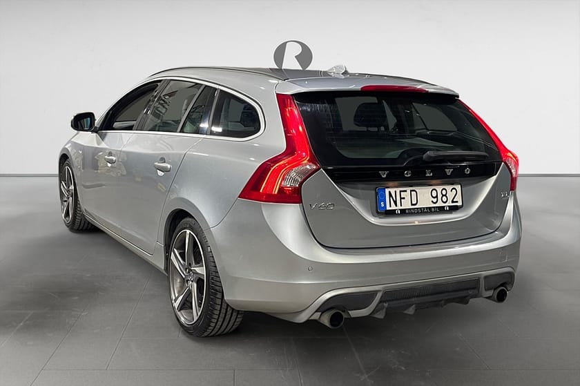Bild 5 av Volvo V60 T4 180 HK R-DESIGN PDC BLUETOOTH 0.54L/MIL KAMREMBYTT