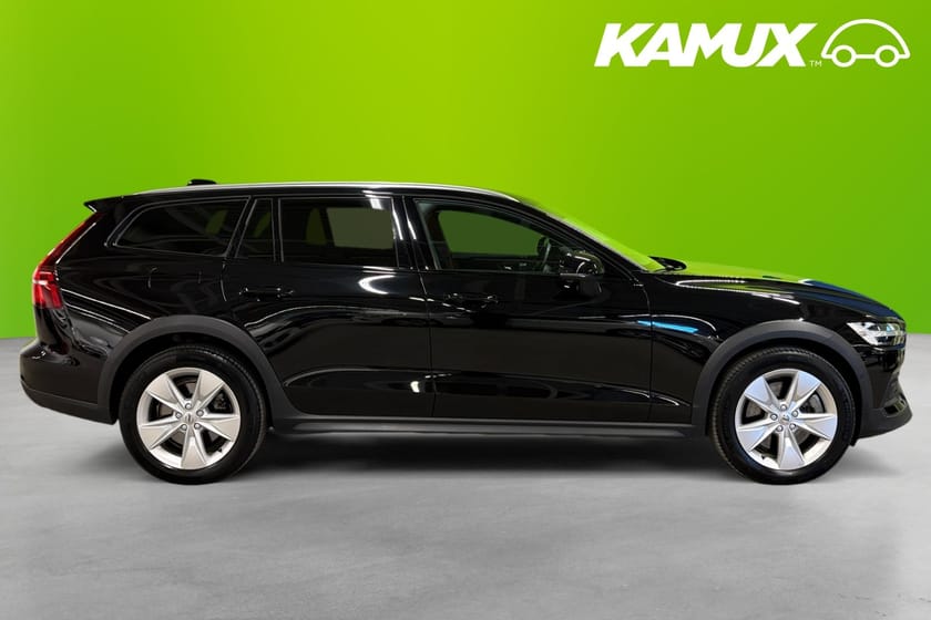 Bild 2 av Volvo V60 Cross Country B5 AWD Core 250hk MOMS Kamera Värmare Navi BLIS