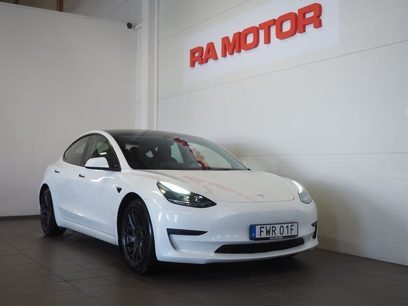 Bild 1 av Tesla Model 3 Standard Range RWD 283hk Pano Navi Läder Moms