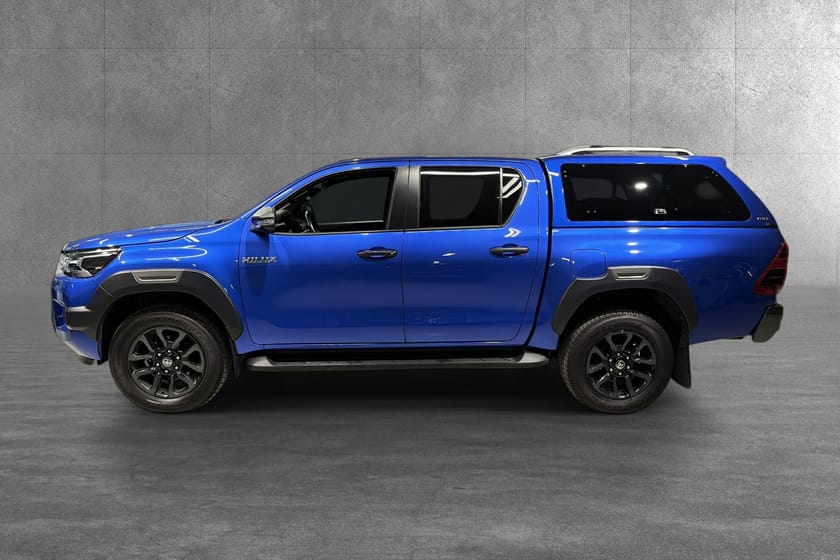 Bilde 2 av Toyota Hilux Dobbelcab 2.8 4WD SR+ Invinsible X, 2.8 l, 204 hk, 3 500 kg,