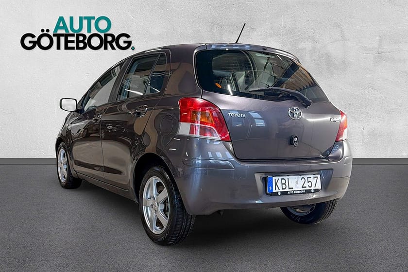 Bild 4 av Toyota Yaris 5-dörrar 1.33 Dual VVT-i  Välvårdad Full Servad 3-Ägare