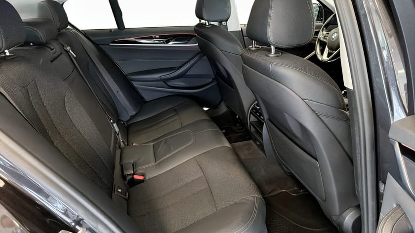 Bild 5 av BMW 520d xDrive Sedan Sport Line Drag Kupévärmare Backkamera Rattvärme