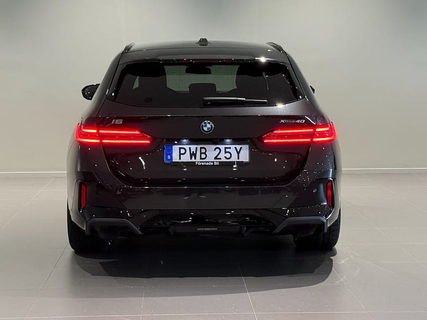 Bild 2 av BMW i5 xDrive40 Touring xDrive DEMO M Sport Pro Drag Innovation HUD H/K
