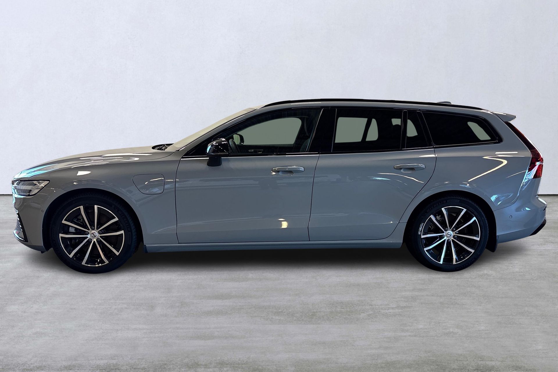 Volvo V60 T6 Plus Dark Nordic Edition 2025, bild 2/10
