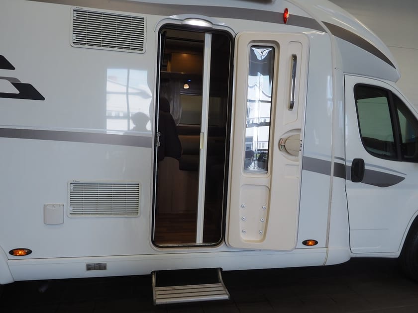 Bild 5 av HYMER Campervan Fiat T 668 CL Bianco Line Markis Låga långbäddar AUT 3850kg