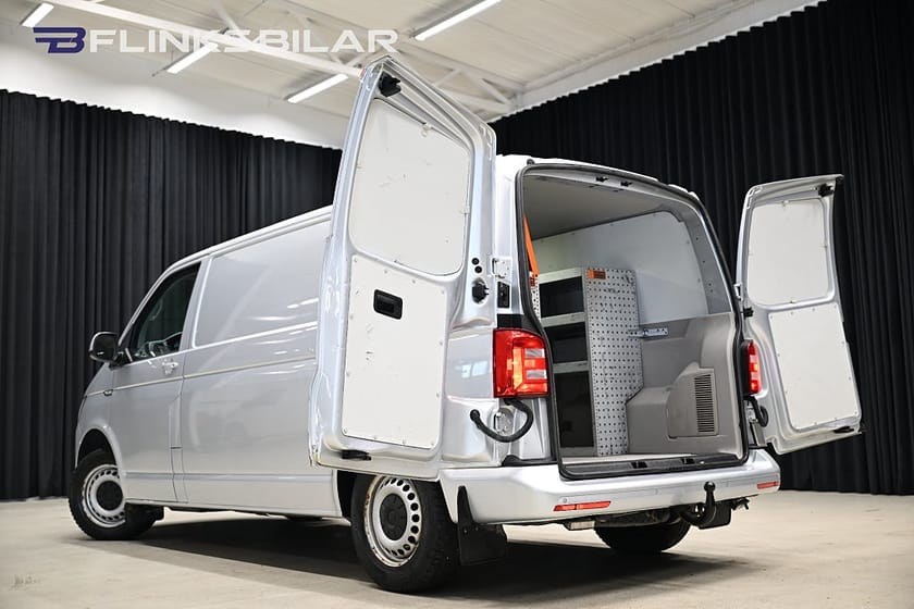 Bild 5 av Volkswagen Transporter DSG 140HK L2|Inredd|Drag|Värmare|PDC|Uppvärmt-skåp|Moms