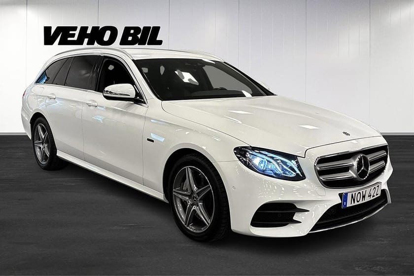 Bild 2 av Mercedes-Benz E 300 de T PLUG-IN AMG Drag Distronic Panelbelysning