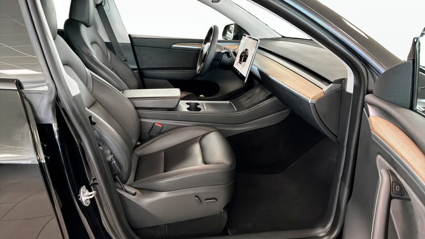 Bild 3 av Tesla Model Y Long Range AWD DRAG KAMERA PANO NAVI MOMS