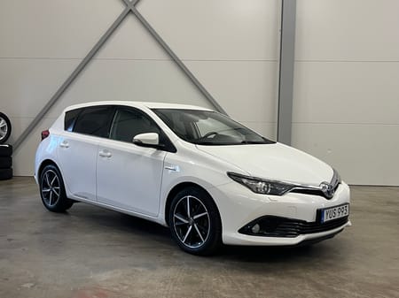 Toyota Auris Hybrid e-CVT Intense Edition Kamera 136hk