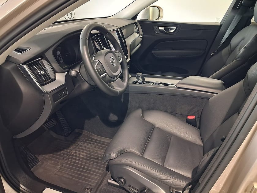 Bild 3 av Volvo XC60 T6 Recharge Core Bright plug in AWD 350HK 4x4 Panorama