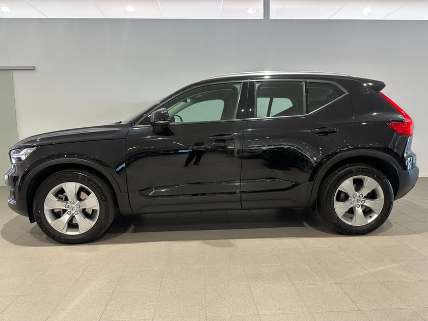 Bild 3 av Volvo XC40 B4 FWD Bensin Momentum Advanced Edt / Parkeringssensor fram/bak / Backkamera / Dragkrok /
