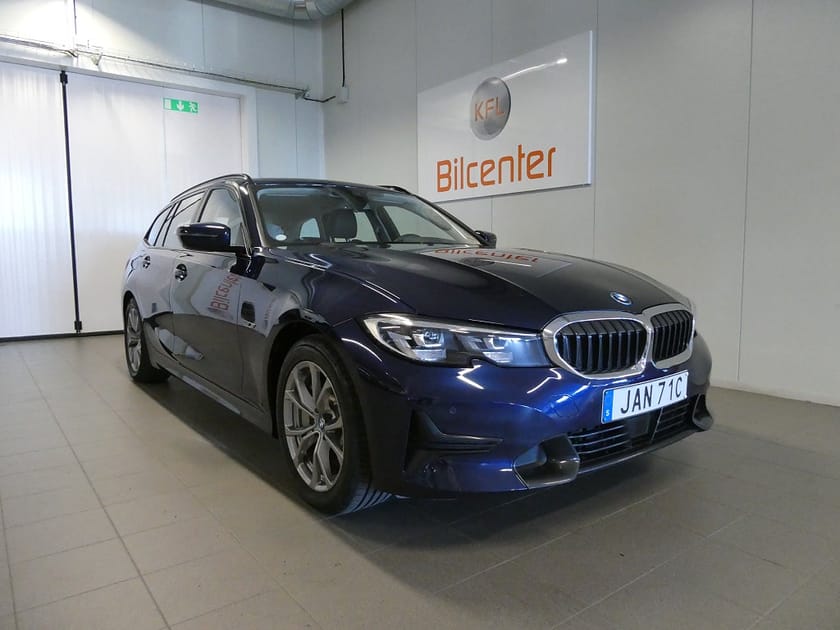 Bild 4 av BMW 330e Touring Sport line Aut-Drag-Navi-HUD-Kamera-Cockpit-SoV
