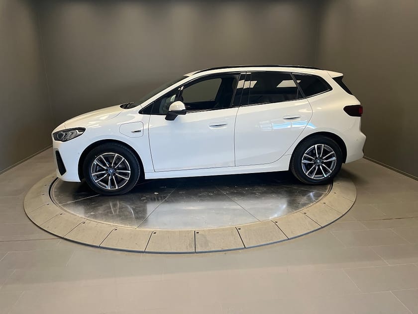 Bild 2 av BMW 230e xDrive Active Tourer M Sport Dragkrok Panorama HK Ljud