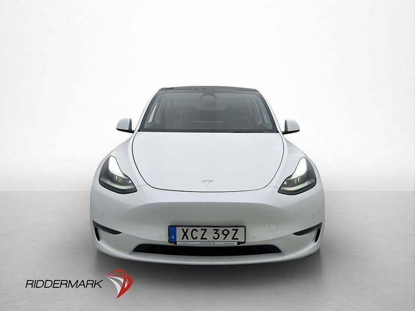 Bild 3 av Tesla Model Y Long Range AWD Svensksåld Panorama