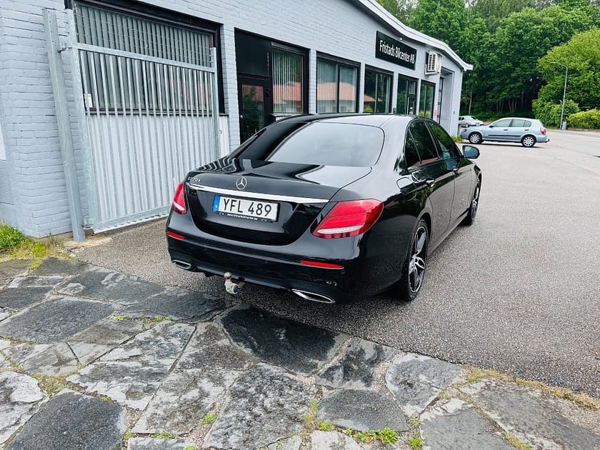 Bild 3 av Mercedes-Benz E 220 d 9G-TRONIC AMG LINE / WIDESCREEN / 360 KAMERA