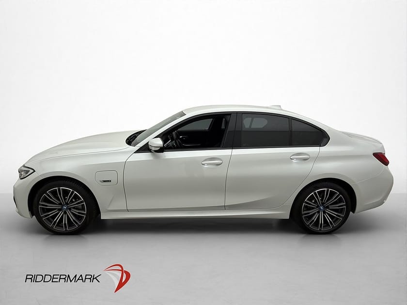Bild 4 av BMW 330e xDrive Sedan 292hk M Sport Cockpit Skinn Rattvärme