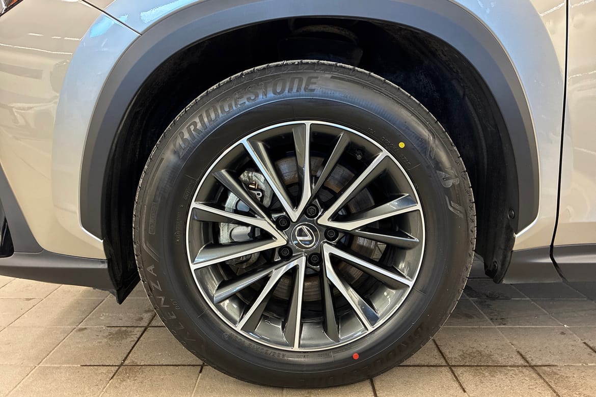 Lexus NX 450h+ E-CVT, 309hp, 2025