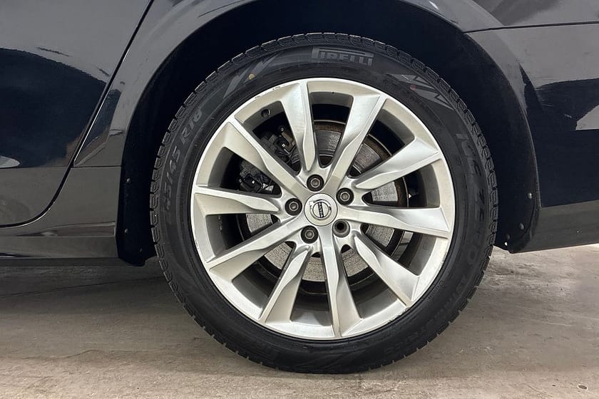 Bild 5 av Volvo V90 B4 AWD Advance SE 197hk Harman / Kardon / Sommarkampanj