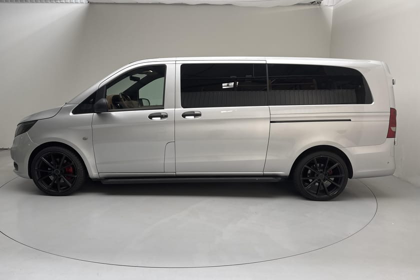 Bild 2 av Mercedes-Benz Vito Tourer 116 CDI 3.2t W640 (163hk) VIP Buss Lounge