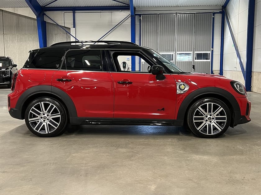 Bild 2 av MINI Countryman Cooper SE ALL4 220 HK / Panorama / HUD / harman kardon /