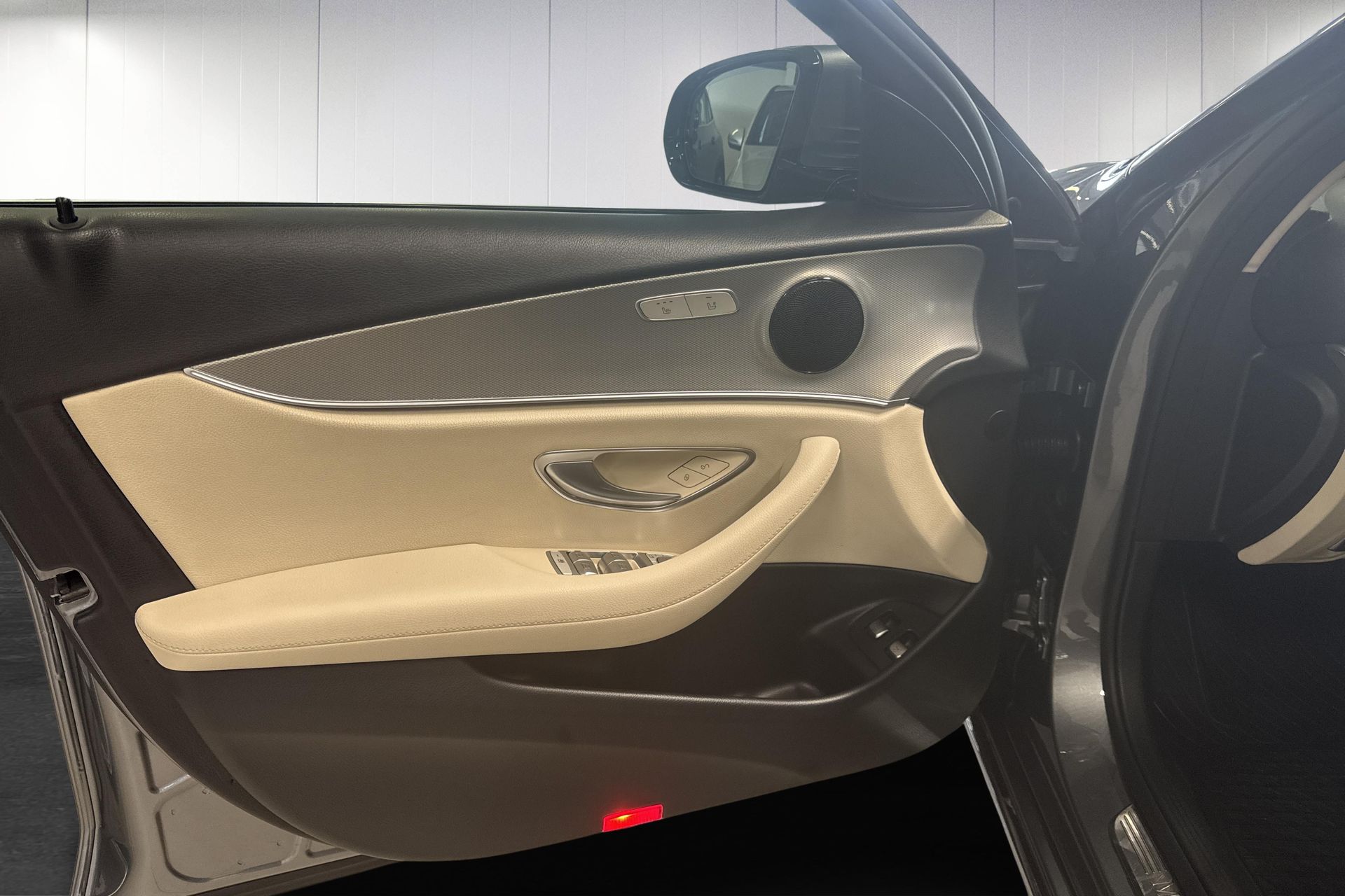 Mercedes-Benz E 220D 2017, bild 6/10