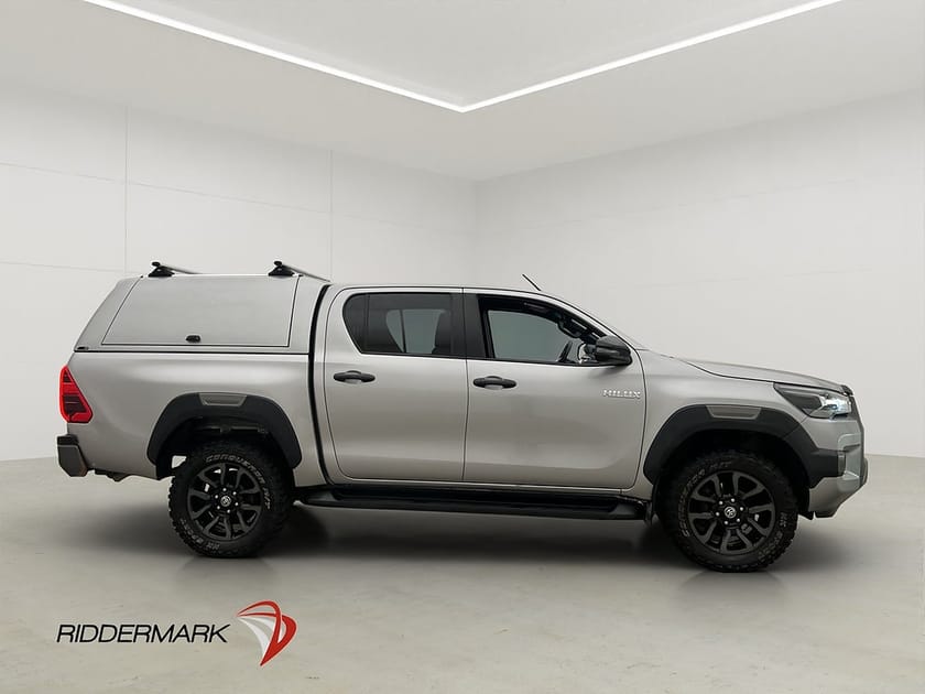 Bild 2 av Toyota Hilux Dubbelhytt Invincible 2.8 4WD Dragkrok JBL Kåpa Diff Moms
