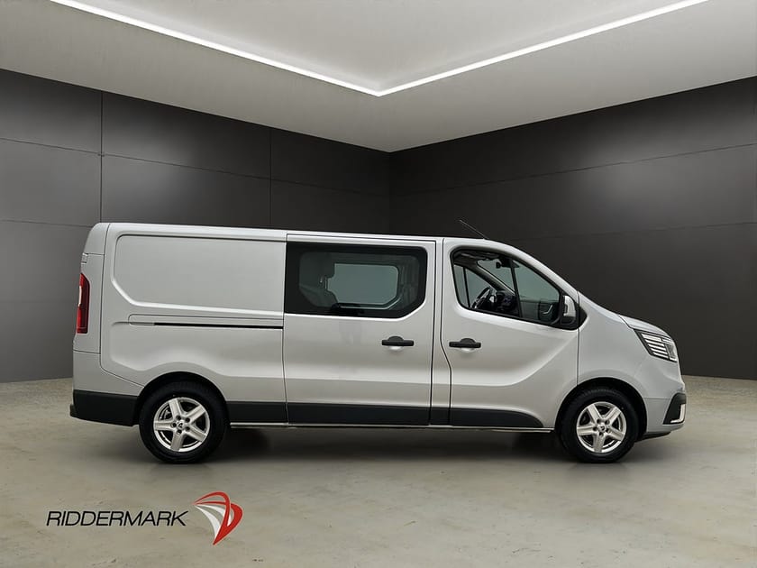 Bild 2 av Renault Trafic Skåpbil CrewVan L2 Värm LED Drag B-Kamera 5-Sits Moms