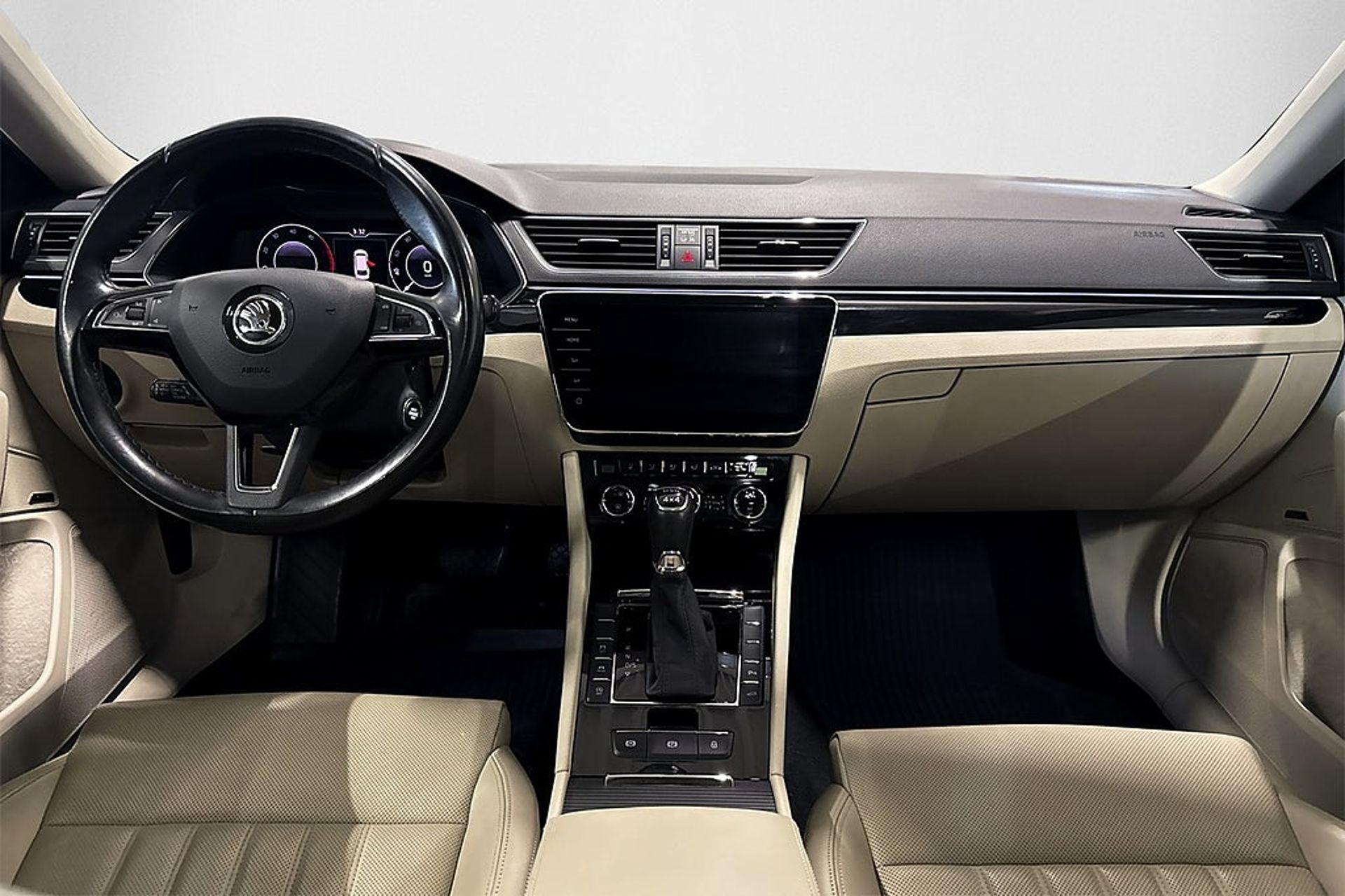 Skoda Superb 2.0 TDI 4x4 SCR 2019, bild 7/27