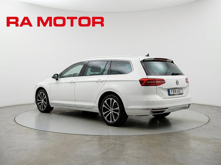 Bild 2 av Volkswagen Passat Sportscombi SC 2.0 TDI 4Motion GT | Pano | Kamera | Drag | Värmare
