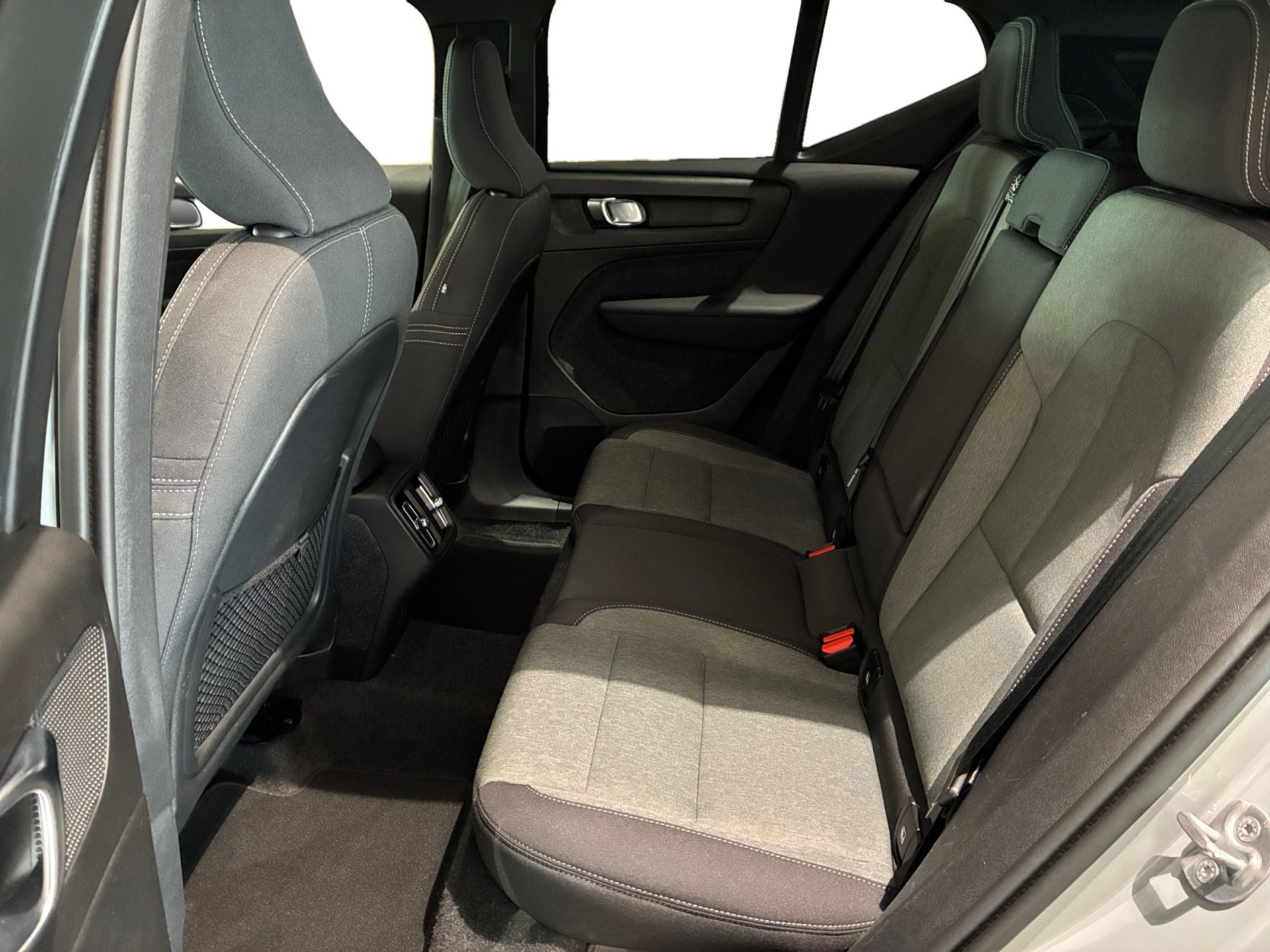 Volvo XC40 B3 FWD Bensin Plus Dark 2025, bild 5/10