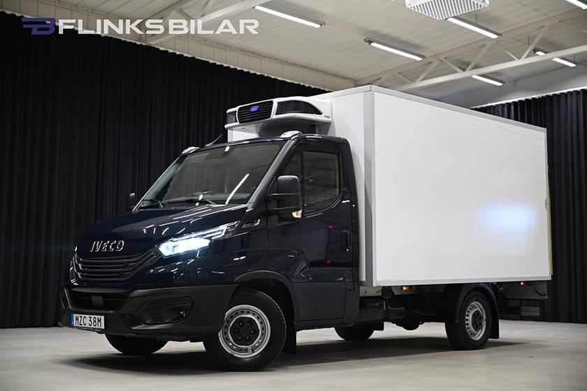 Bild 1 av Iveco Daily 35-140 Chassi Cab 136HK Automat|Kylbil|Nattkyla|Bakgavellyft|Lågmil|SeUtr