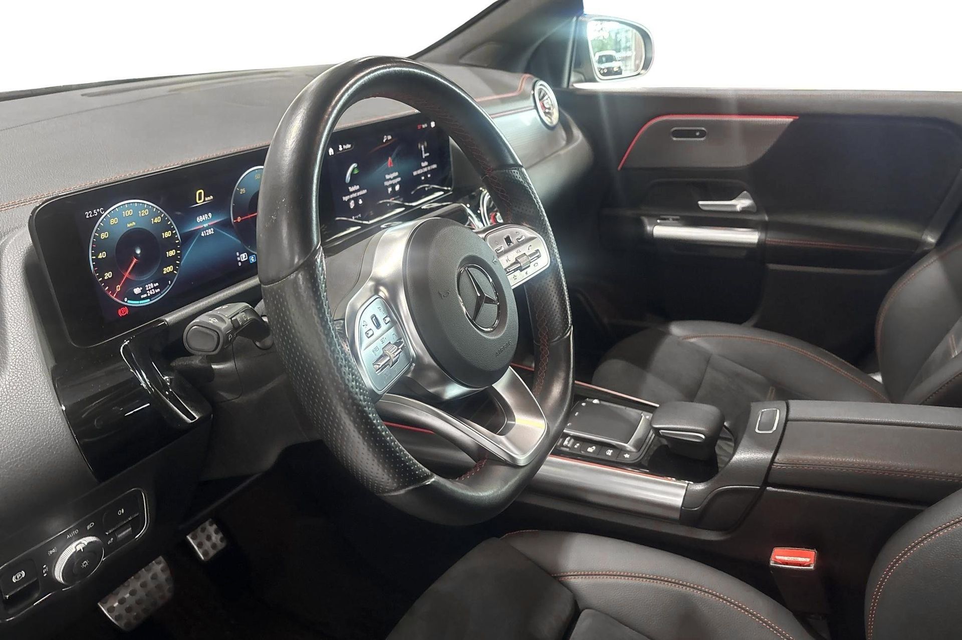 Mercedes-Benz EQA 250+ AMG Line 2023, photo 6/10