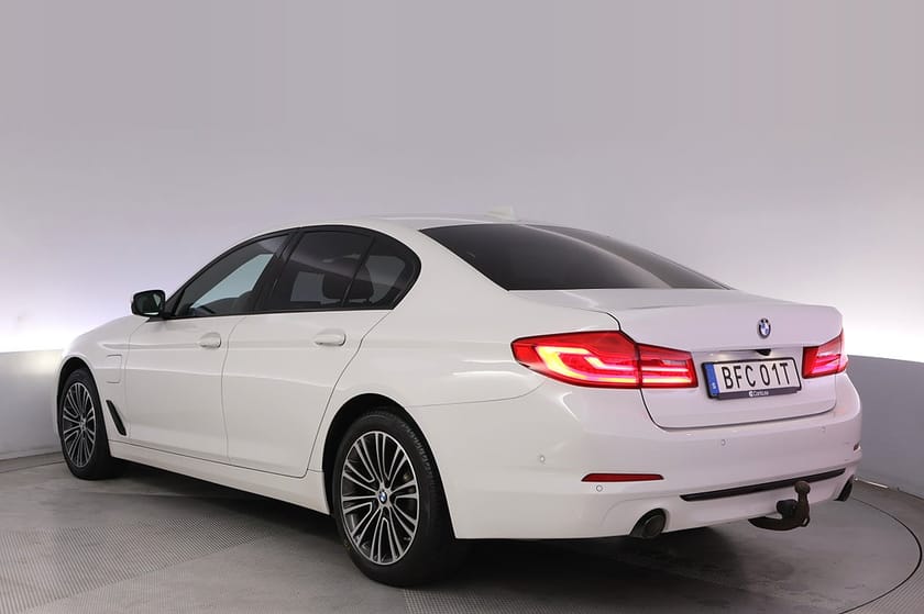 Bild 4 av BMW 530e xDrive iPerformance Sedan Sportline Kamera Drag Navi Hifi