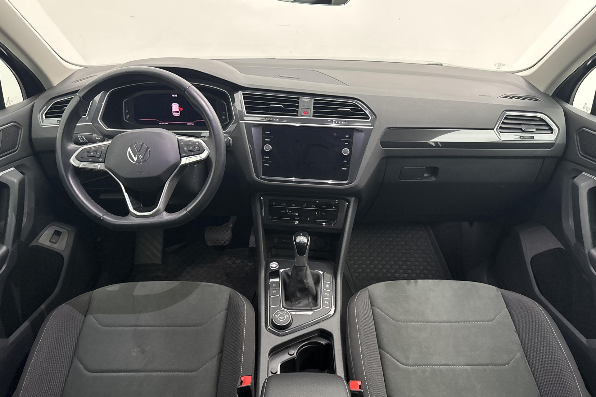 Volkswagen Tiguan 2022, bild 7/10