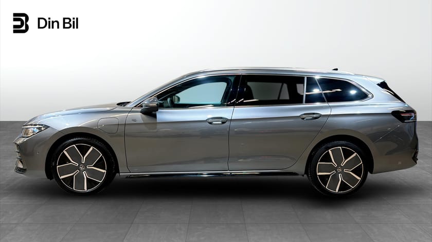 Bild 2 av Volkswagen Passat Variant eHybrid DSG R-Line Drag/P-värmare/Dcc