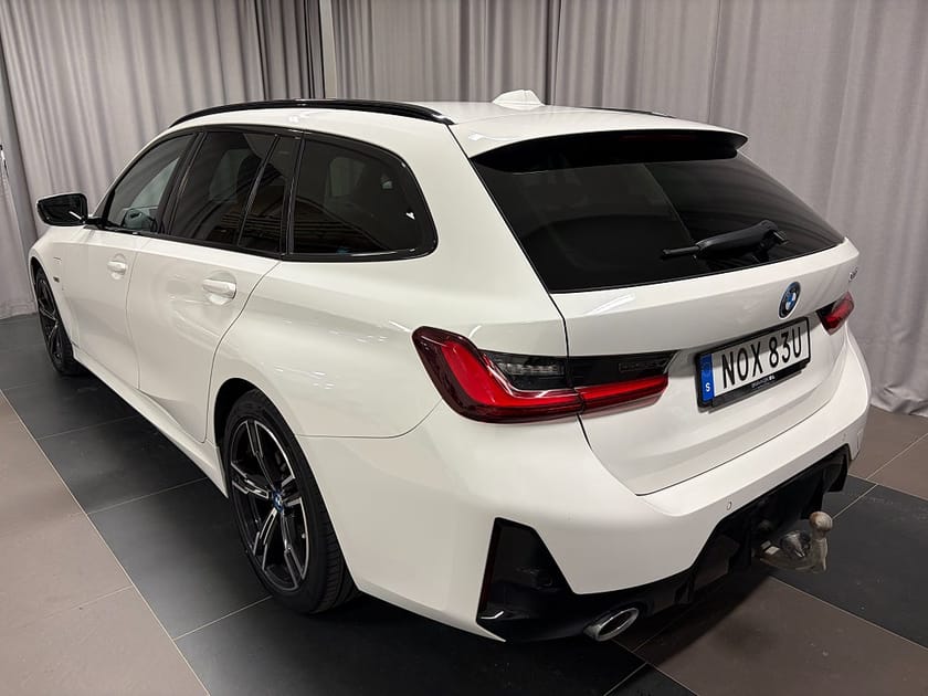 Bild 3 av BMW 330e Touring M Sport Inkl. Dragkrok Vinterhjul