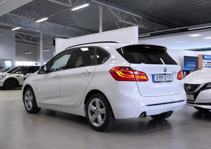 Bild 3 av BMW 225xe Active Tourer Plug In Hybrid Navi Backkamera HiFi HUD