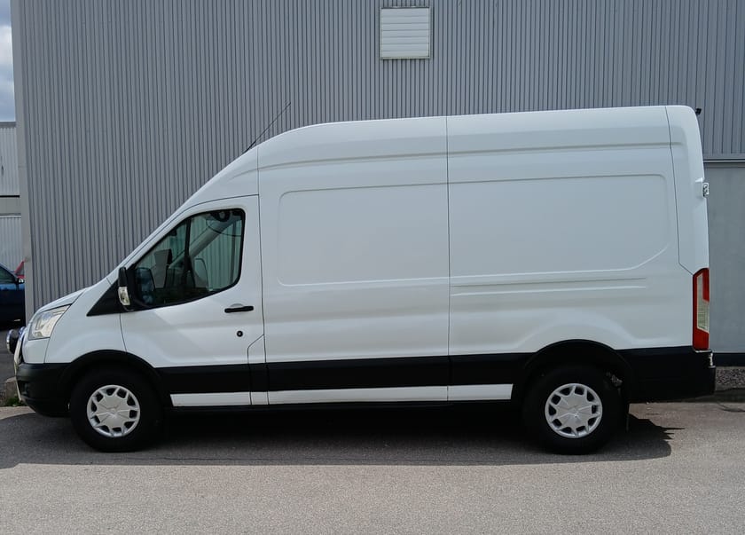 Bild 2 av Ford Transit 350 2.2 TDCi 125 M6 AWD Skåp Högt tak