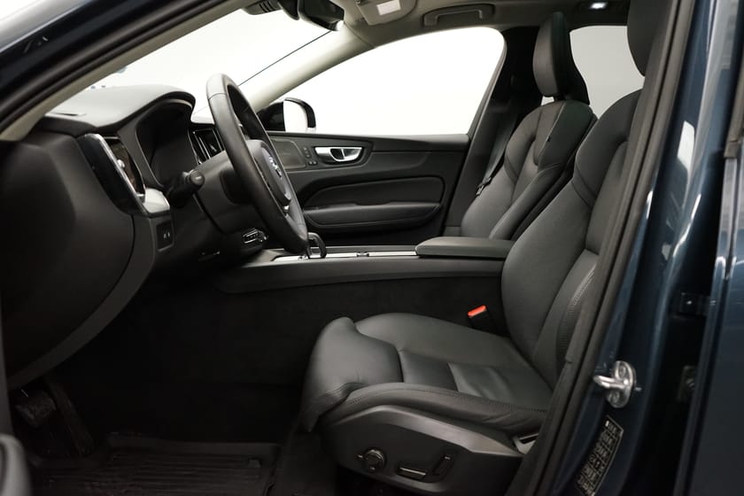 Bild 4 av Volvo XC60 Recharge T8 Ultimate Dark, HarmanKardon PremiumSound, Dragkrok, Taklucka