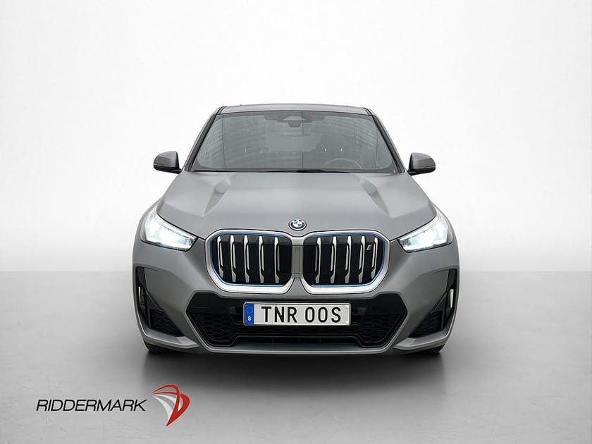Bild 3 av BMW iX1 xDrive30 M Sport Widescreen Pano Kamera Drag MOMS