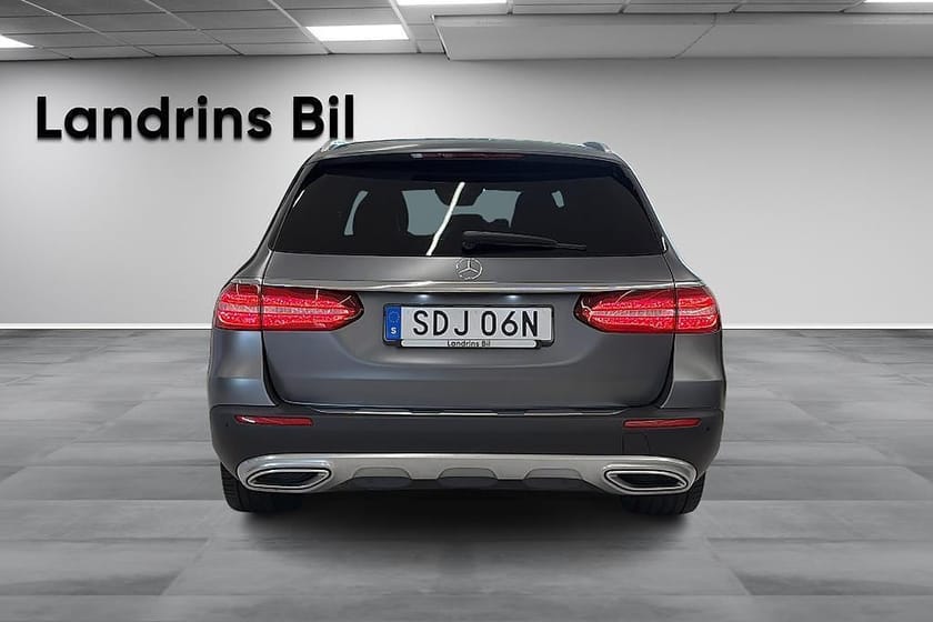 Bild 5 av Mercedes-Benz E 220 d 4MATIC All-Terrain All-Terrain,HUD,Burmester,Drag,Panoramatak