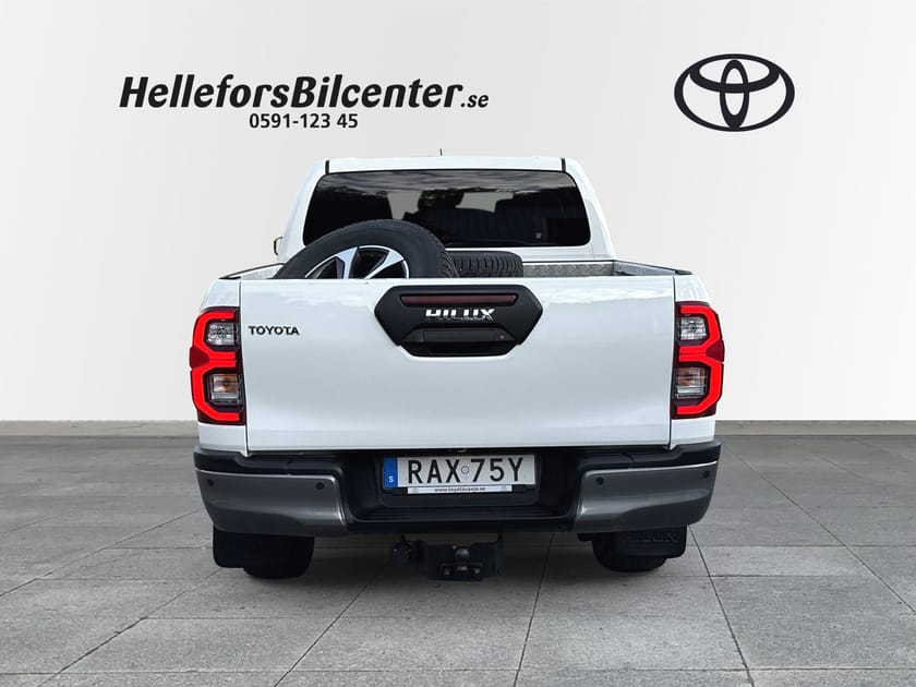Bild 4 av Toyota Hilux Dubbelhytt 2,8 AUT Invincible Webasto Skinn Carplay Vhjul JBL